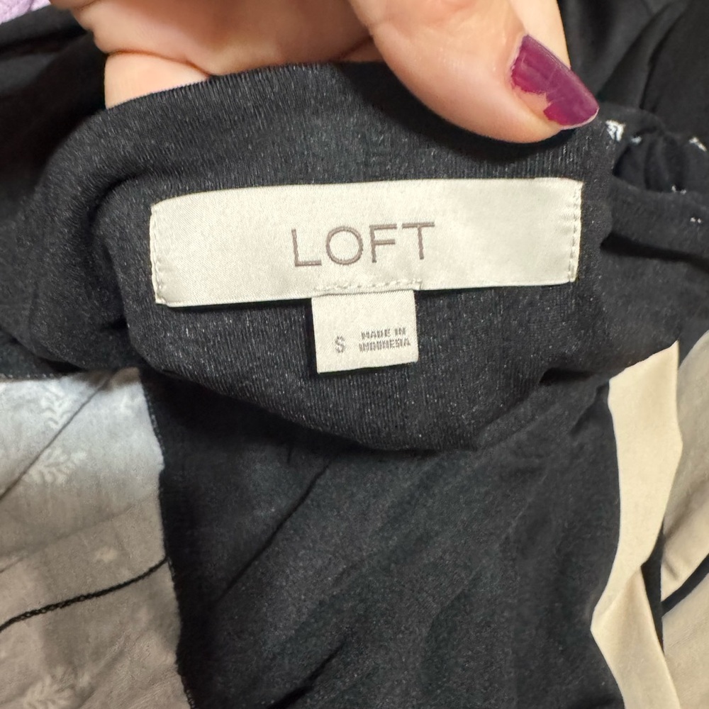 LOFT Black and White Patterned Wrap Dress - Picture 4 of 5